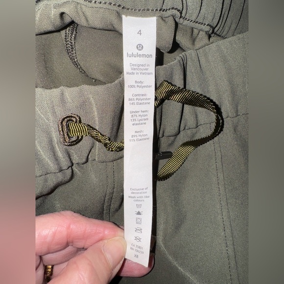 Lululemon On the Right olive Track Pant. Size 4.  VGUC - Picture 9 of 13